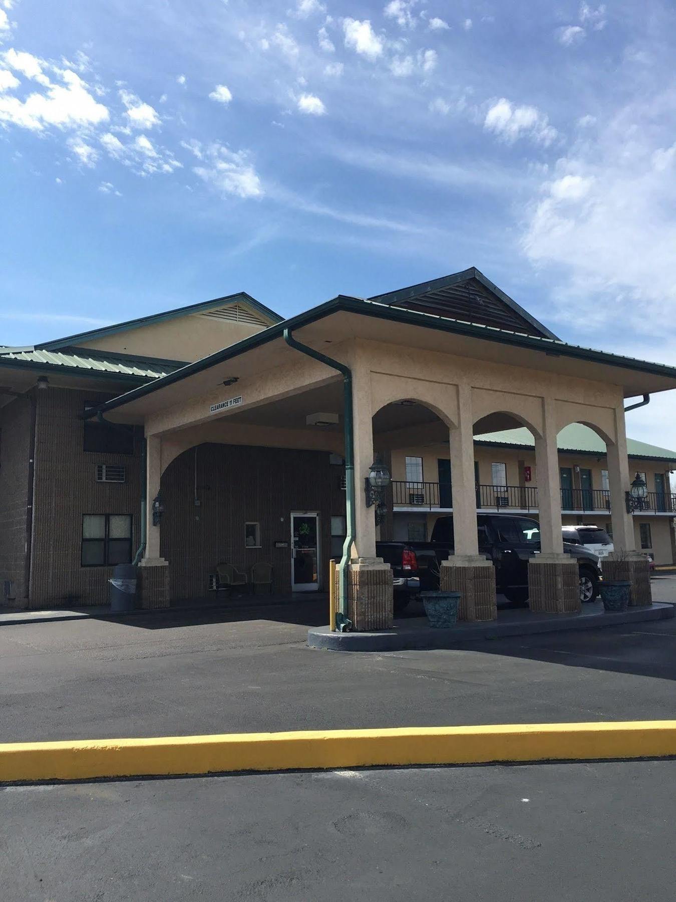 Regency Inn & Suites Millington Exterior photo
